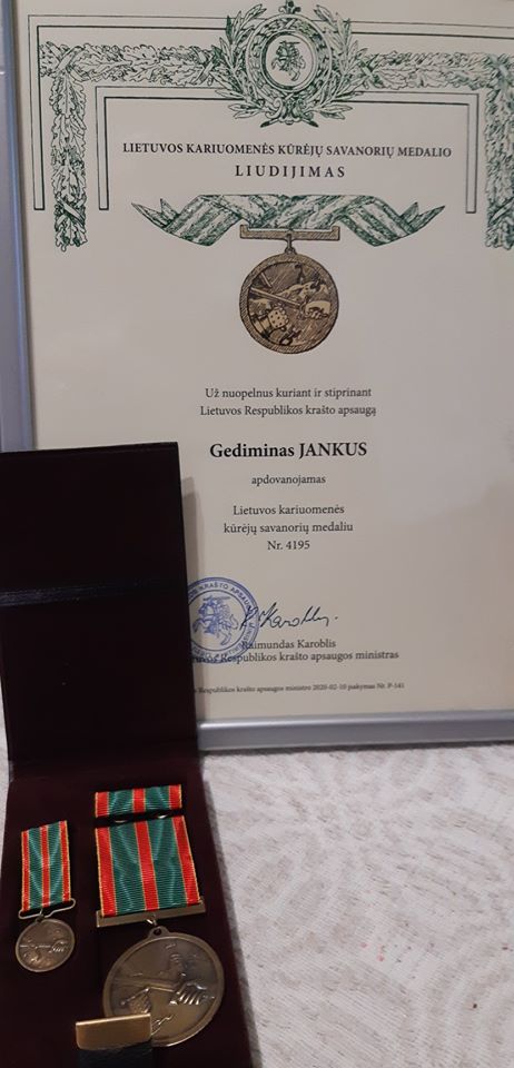 Rašytojas Gediminas Jankus apdovanotas Lietuvos kariuomenės kūrėjų savanorio medaliu